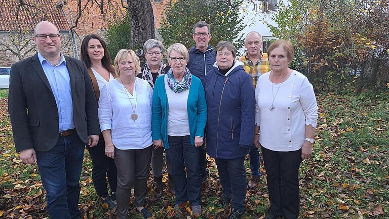 Der neue Vorstand des OV Bastheim, von links: Bürgermeister Tobias Seufert, Kreisgeschäftsführerin KV Rhön Grabfeld Anna Ortmann, Ortsvorsitzende Frau Karola Wedlich, stv. Vorsitzende Michaela Krämer,  Kassiererin Rosa Maria Karl, Schriftführer Thomas Fromm, Beisitzer/in Barbara Mörchel, Hartmut Schrenk, Vertreterin der Frauen Waltraud Breinig.