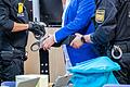 Seit Februar über 30 Mal: Der Angeklagte Kai K. wurde an jedem Prozesstag gefesselt in den Saal am Landgericht Schweinfurt gebracht.