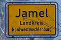 Jamel       -  Ein Hakenkreuz ist auf dem Ortseingangsschild der kleinen Ortschaft Jamel zu sehen. Über das Festival &bdquo;Jamel rockt den Förster&rdquo; gegen Rechtsextremismus in dem Dorf gibt es jetzt eine Doku in der ARD-Mediathrek.