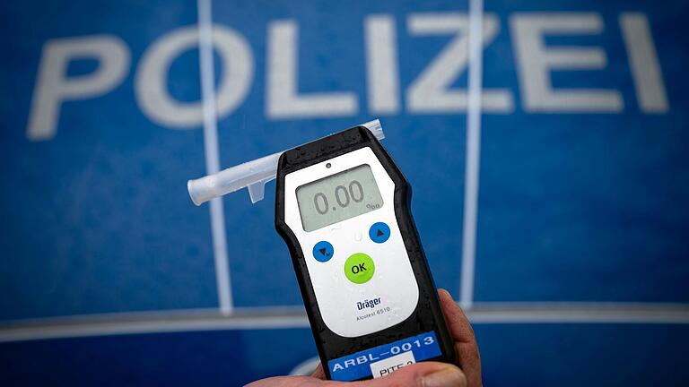 Alkohol am Steuer kann böse Folgen haben und für Betroffene teuer werden. Alkohol am Steuer kann böse Folgen haben und für Betroffene teuer werden.