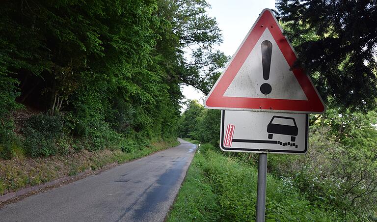 Die Straße zwischen Kleinwernfeld und Massenbuch soll kostengünstig hergerichtet werden, beschloss der Stadtrat. Die Straße zwischen Kleinwernfeld und Massenbuch soll kostengünstig hergerichtet werden, beschloss der Stadtrat.