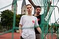 Nils Klinke (vorne) und Luis-Fernando&nbsp;Peralta auf dem Sportplatz am Sanderrasen in Würzburg. Die Rapper haben einen Anti-WM-Song produziert, um gegen die Weltmeisterschaft in Katar zu protestieren.
