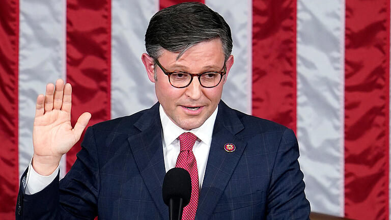Hardliner Johnson neuer Vorsitzender des US-Repräsentantenhauses.jpeg       -  Mike Johnson wird als neuer Vorsitzender des US-Repräsentantenhauses vereidigt.