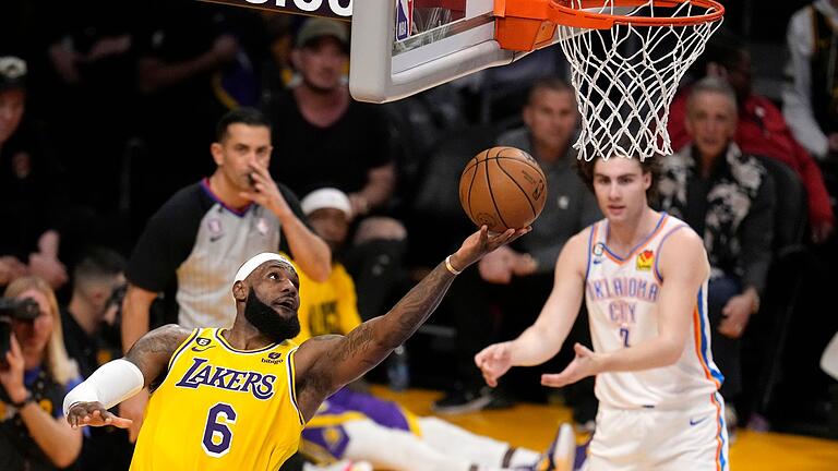 LeBron James       -  LeBron James spielt seine 20. NBA-Saison.