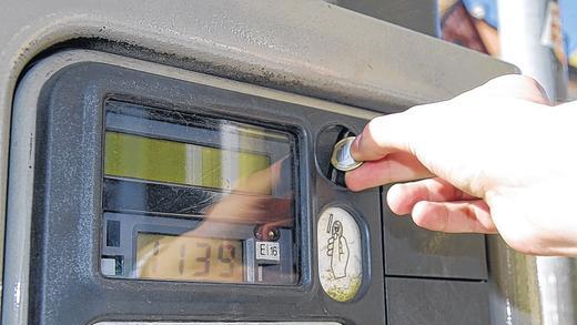 Parken wird teurer: Statt bisher 30 Cent werden die Parkautomaten in Volkach künftig 40 Cent fürs Halbe-Stunde-Ticket verlangen. In der Konsequenz wird die Stunde 80 Cent kosten, zwei Stunden 1,60 Euro.