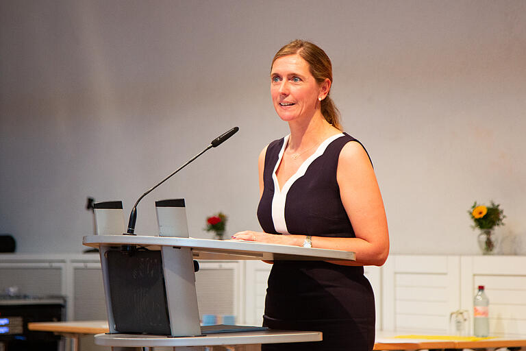 Im Bild spricht Bürgermeisterin Judith Jörg bei ihrer Ansprache. Im Bild spricht Bürgermeisterin Judith Jörg bei ihrer Ansprache.