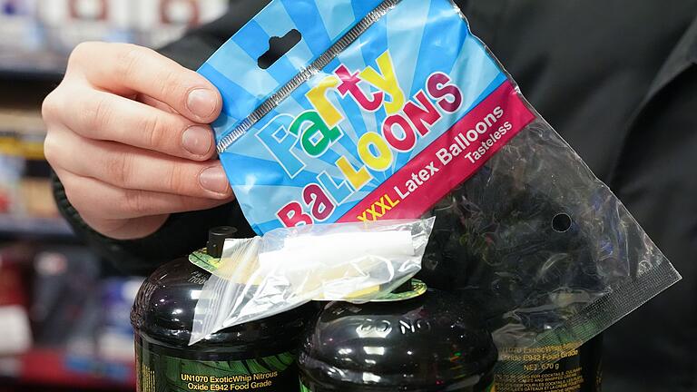 Lachgas       -  Lachgas ist unter Jugendlichen zur Partydroge geworden. (Archivbild)