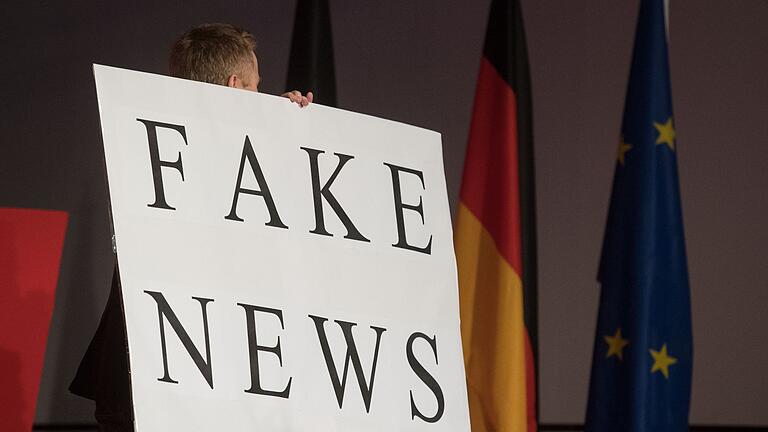 Fake News       -  Mit einer Taskforce aus Experten soll Bayern nach Ansicht der Grünen im Landtag konsequenter gegen Fake-News vorgehen. (Archivfoto)