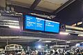 TSV 1860 Fans in München       -  Polizisten nahmen die Fans am Bahnhof in Empfang.