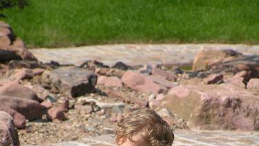Spielplatzeröffnung       -  Jung und Alt nahmen den neuen Mehrgenerationenspielplatz am Rande der Marktheidenfelder Altstadt auf der Rothenbücher Wiese in Betrieb.