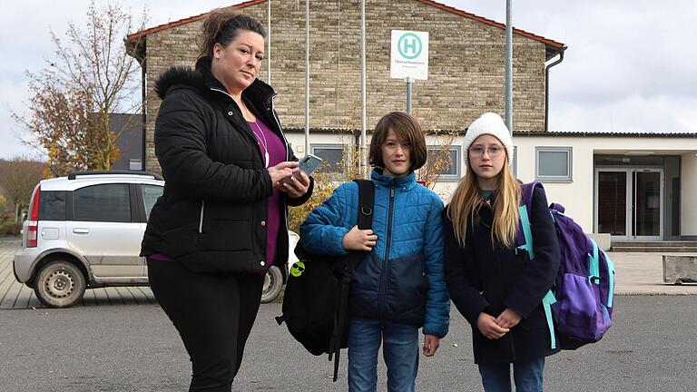 Nicole Malaney aus Oberschwarzach&nbsp; muss immer wieder kurzfristig Ersatzfahrten für ihre Zwillinge Corey und Caitlín organisieren oder selbst fahren, damit die Kinder rechtzeitig zum Unterricht ins Egbert-Gymnasium in Münsterschwarzach und die Mädchenrealschule in Volkach kommen.