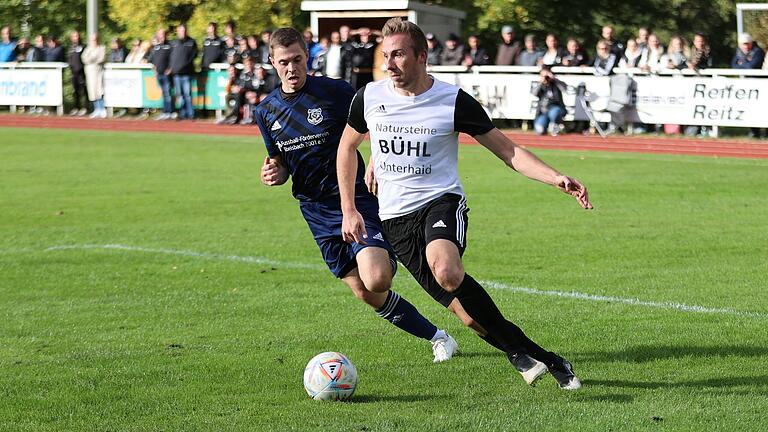 Eltmanns Marc Fischer (rechts) ist mit 25 Toren bisher der Ballermann der Kreisliga Schweinfurt 2.