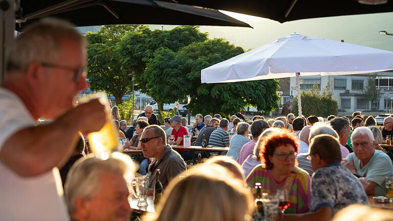 Man könnte das Fest auf dem Parkplatz hinter der Stadthalle erweitern - doch das ist ausdrücklich nicht der Plan des Stadthallen-Teams.