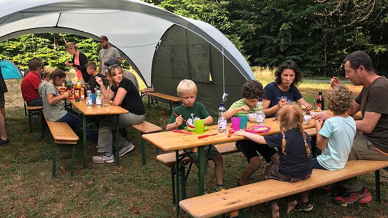 Gemeinsames Abendessen. Gemeinsames Abendessen.