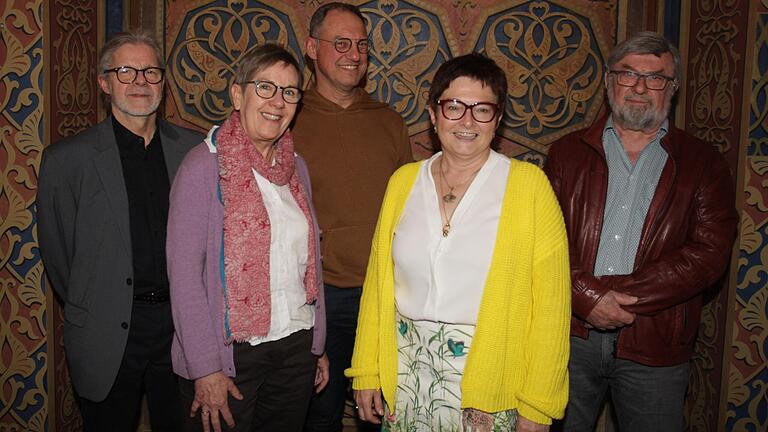 Gewählt und verabschiedet beim Förderverein Synagoge von links: Romuald Kutschera, Irma Karl, Achim Bambach, Margret Löther und Werner Kappelmann. Gewählt und verabschiedet beim Förderverein Synagoge von links: Romuald Kutschera, Irma Karl, Achim Bambach, Margret Löther und Werner Kappelmann.