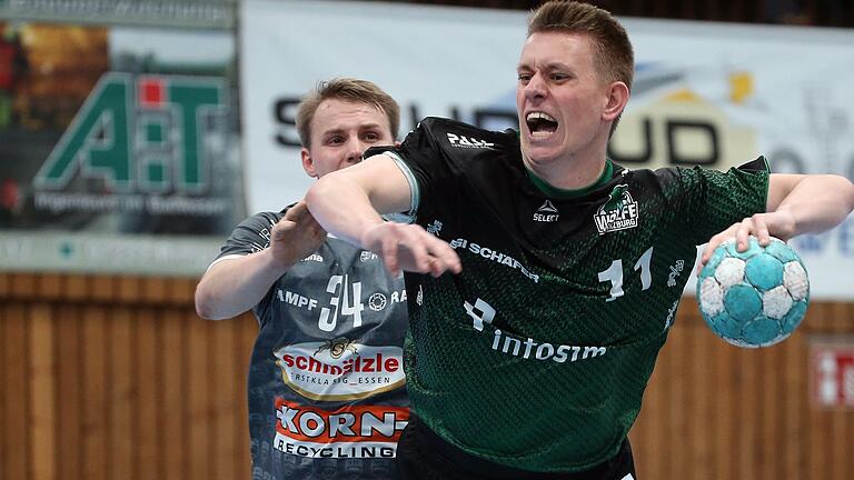 Felix Karle (hier im Heimspiel gegen den VfL Pfullingen) feierte mit Handball-Drittligist Wölfe Würzburg beim TSB Heilbronn-Horkheim den zweiten Auswärtssieg der Saison. Felix Karle (hier im Heimspiel gegen den VfL Pfullingen) feierte mit Handball-Drittligist Wölfe Würzburg beim TSB Heilbronn-Horkheim den zweiten Auswärtssieg der Saison.