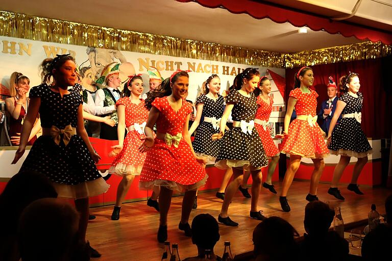 Die Crazy-Girls mit ihrem Schautanz zu Rock ’n’ Roll Melodien der 1950er Jahre. Die Crazy-Girls mit ihrem Schautanz zu Rock ’n’ Roll Melodien der 1950er Jahre.