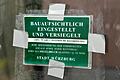 Die Bauaufsicht hat Bauarbeiten des Problem-Vermieters in Würzburg-Heidingsfeld untersagt.