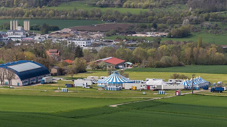 Einigung nach langem Hin- und Her: Circus Henry darf für die Dauer seines Gastspiels auf der Fläche neben der Tauber-Franken-Halle in Lauda Königshofen bleiben.