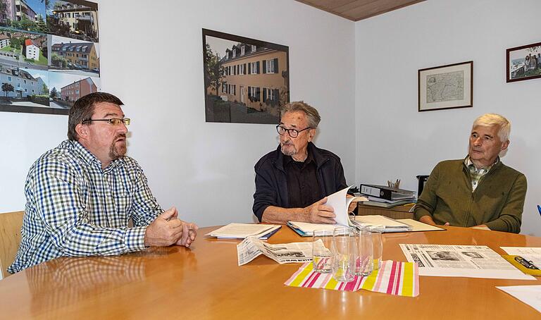 Sie sind verantwortlich für den Betrieb der WBG (von links): der hauptamtliche Vorstand Andreas Reisert und seine beiden ehrenamtlichen Vorstandskollegen Elmar Stickelmaier und Gerald Eser. Sie sind verantwortlich für den Betrieb der WBG (von links): der hauptamtliche Vorstand Andreas Reisert und seine beiden ehrenamtlichen Vorstandskollegen Elmar Stickelmaier und Gerald Eser.