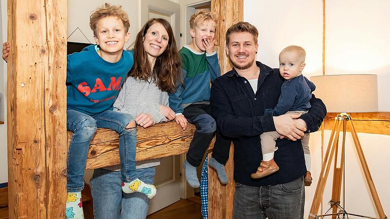 Im Sommer 2024 tauschten Eva und Marco Gogg mit ihren drei Jungs ihre Heimat Gießen gegen Trennfeld ein und bezogen ihre Wohnung im Gärtnerhaus. Im Sommer 2024 tauschten Eva und Marco Gogg mit ihren drei Jungs ihre Heimat Gießen gegen Trennfeld ein und bezogen ihre Wohnung im Gärtnerhaus. 