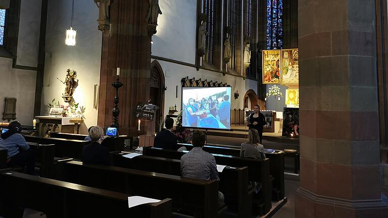 Auf Initiative der Gemeinschaft Sant'Egidio wurde in der Marienkapelle Würzburg für die Flüchtlinge auf Lesbos gebetet. Auf Initiative der Gemeinschaft Sant'Egidio wurde in der Marienkapelle Würzburg für die Flüchtlinge auf Lesbos gebetet.