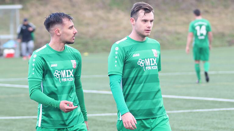 Felix Lehrmann (links) und Fabio Bozesan vom TSV Abtswind. Die Abtswinder empfangen an diesem Samstag die SpVgg Bayern Hof zum Heimspiel in der Fußball-Bayernliga.