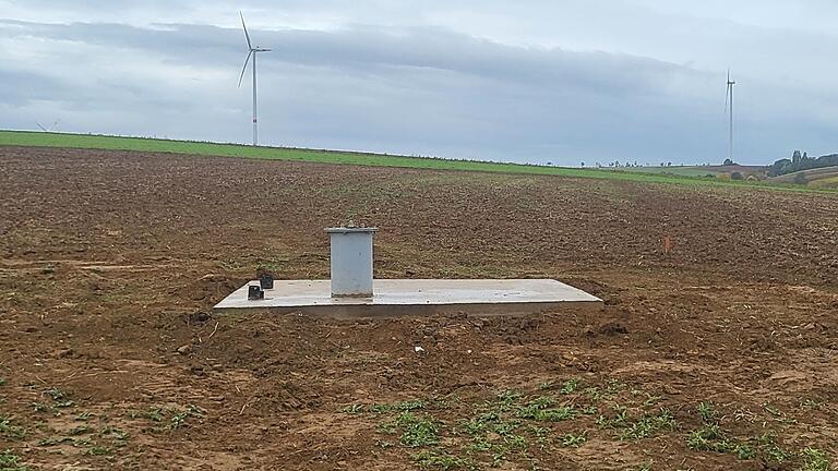 Nordwestlich des Dorfes hat die Gemeinde einen alten Brunnen reaktiviert, für ihn wird jetzt eine Zufahrt und eine Wasserentnahmemöglichkeit eingerichtet.