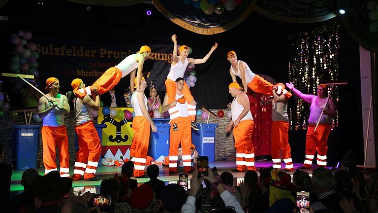 Das Männerballett war einer der Höhepunkte und ein gelungenes Finale. Das Männerballett war einer der Höhepunkte und ein gelungenes Finale.