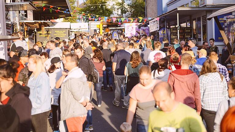 15 000 Besucher, aber kein Plastikmüll: Das hat sich das 3. Streetfood-Festival in Marktheidenfeld auf die Fahne geschrieben. 15 000 Besucher, aber kein Plastikmüll: Das hat sich das 3. Streetfood-Festival in Marktheidenfeld auf die Fahne geschrieben.