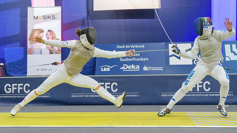 Leonie Ebert (links) im Duell mit der Italienerin Erica Cipressa beim Weltcup in Tauberbischofsheim im Jahr 2019.&nbsp;