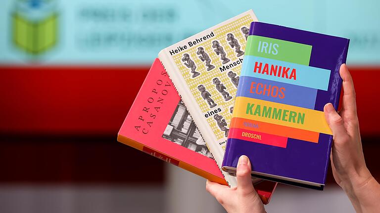 Die drei siegreichen Bücher beim Preis der Leipziger Buchmesse 2021: 'Echos Kammern' von Iris Hanika, 'Menschwerdung eines Affen. Eine Autobiografie der ethnografischen Forschung' von Heike Behrend und die Übersetzung des Werks Apropos Casanova von Timea Tanko aus dem Ungarischen.&nbsp;