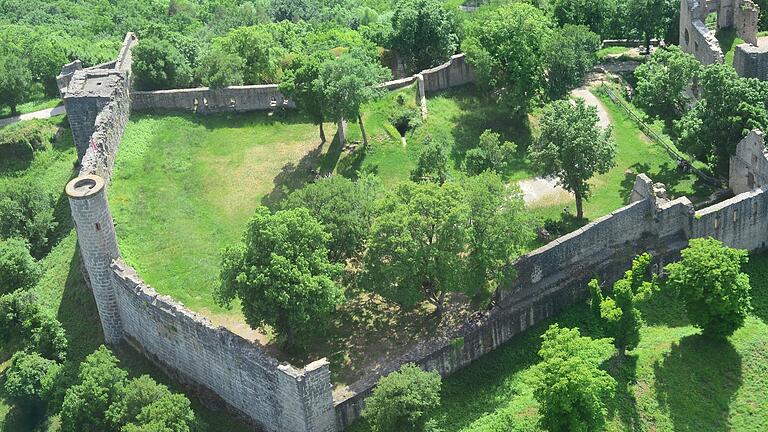 Burgruine Homburg: Nicht nur wie hier im Mai, auch im März ein wunderschöner Ort zum Wandern. Burgruine Homburg: Nicht nur wie hier im Mai, auch im März ein wunderschöner Ort zum Wandern.