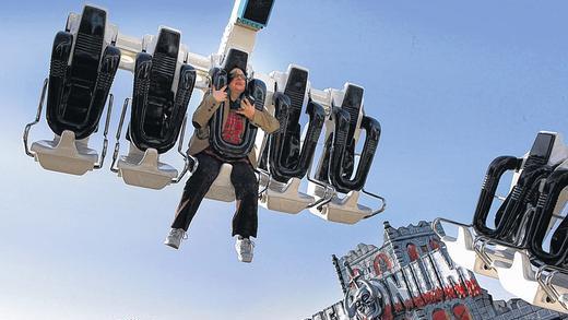 Hoch und schnell: Premiere beim Frühjahrsvolksfest hat die 45 Meter hohe XXL-Schaukel.