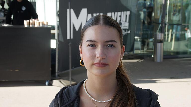 'Viele Schülerinnen und Schüler in unserem Alter sind komplett planlos, deshalb ist es gut, dass es so etwas wie den Hochschultag heute gibt' – Sofie Schönhals (15) aus Bad Neustadt. 'Viele Schülerinnen und Schüler in unserem Alter sind komplett planlos, deshalb ist es gut, dass es so etwas wie den Hochschultag heute gibt' – Sofie Schönhals (15) aus Bad Neustadt.