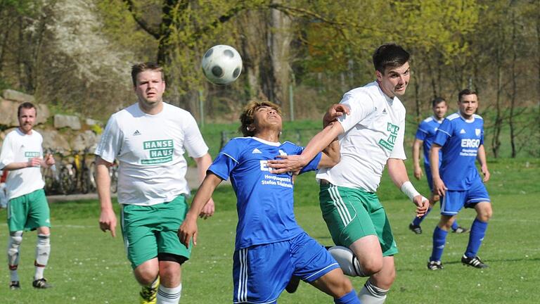 Als deutlich robusteres Team präsentierte sich die SG Gräfendorf/Wartmannsroth (in grün) beim Gastspiel in Lauter.ssp       -  Als deutlich robusteres Team präsentierte sich die SG Gräfendorf/Wartmannsroth (in grün) beim Gastspiel in Lauter.ssp