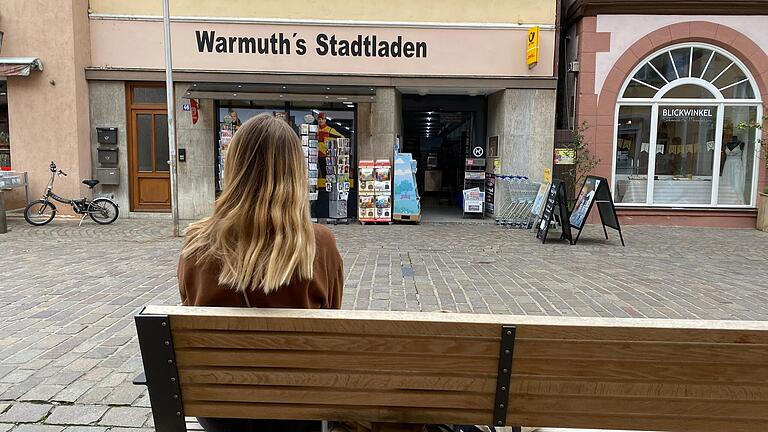 Eine komplexe Posttraumatische Belastungsstörung schränkt in vielen Lebensbereichen ein. So ist zum Beispiel schon ein Einkauf im Supermarkt purer Stress für Anna.