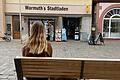 Eine komplexe Posttraumatische Belastungsstörung schränkt in vielen Lebensbereichen ein. So ist zum Beispiel schon ein Einkauf im Supermarkt purer Stress für Anna.