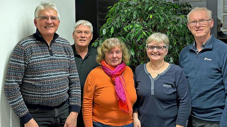 Der bisherige und neue Vorstand beim Partnerschaftsverein Bergtheim (von links): Vorsitzender Wolfgang Dobler und sein Stellvertreter, Bürgermeister Konrad Schlier, Schriftführerin Ruth Prokopf, Kassiererin Petra Barthelmes und Kassenprüfer Diethard Reusch.