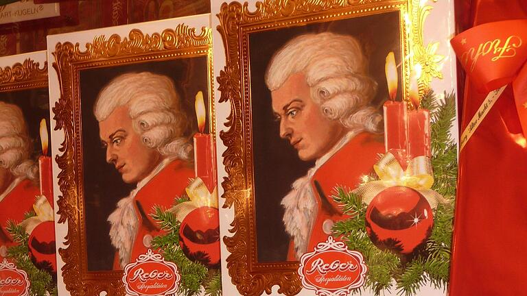 Mozart ist verklärt, verniedlicht, verkitscht worden. Näher kommt man ihm nur, wenn man sich mit seinem Werk als solchem beschäftigt. Mozart ist verklärt, verniedlicht, verkitscht worden. Näher kommt man ihm nur, wenn man sich mit seinem Werk als solchem beschäftigt.