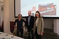 Im Bild von links: Birgit Wahl, 2. Bürgermeister Stephan Schäflein, Theresa Wunderlich.