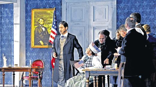 Gelungene Premiere von Verdis &bdquo;Ein Maskenball&ldquo; am Meininger Theater, inszeniert von Ansgar Haag.