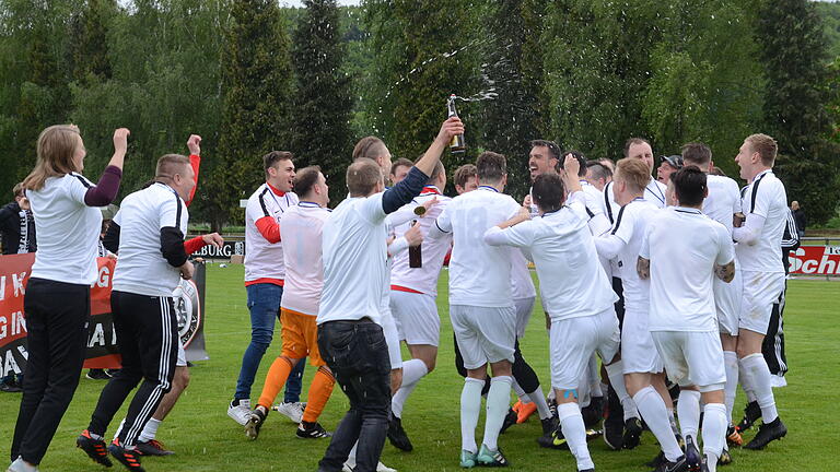 Fußball Landesliga, TSV Karlburg - SV Euerbach/Kützberg am Samstag, 11. Mai 2019: Karlburg feiert die Meisterschaft in der Landesliga und den Aufstieg in die Bayernliga