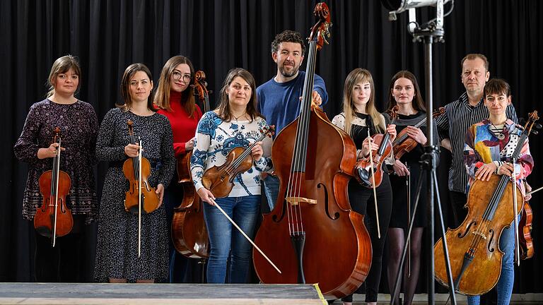 Ukrainische und russische Musikerinnen und Musiker des Philharmonischen Orchesters Würzburg beteiligen sich mit einem Konzert an der Benefizveranstaltung 'Culture for Peace' in Würzburg.