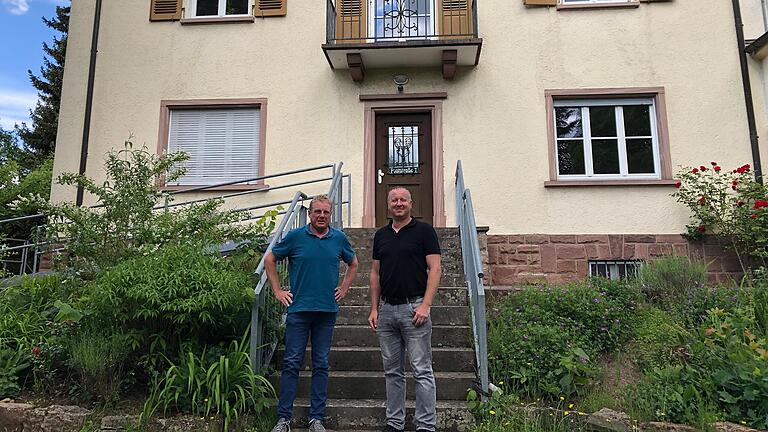 Eröffnen ihre zweite Intensivpflege-Wohngemeinschaft: Joachim Nürnberger und Thomas Steigerwald. Sitz ist in Burgsinn in der Villa Adelmann, dem ehemaligen Alterswohnsitz der SOS-Dorfgemeinschaft Hohenroth.&nbsp;