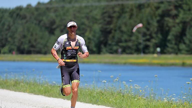 Sebastian Kienle ist einer der Top-Herausforderer bei der Ironman-WM auf Hawaii. Foto: Daniel Karmann       -  Sebastian Kienle hat 2014 den legendären Ironman auf Hawaii gewonnen.