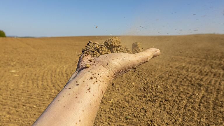 Das ist keine Wüste in Jordanien, sondern der Ochsenfurter Gau (Lkr. Würzburg) im April 2020.&nbsp;