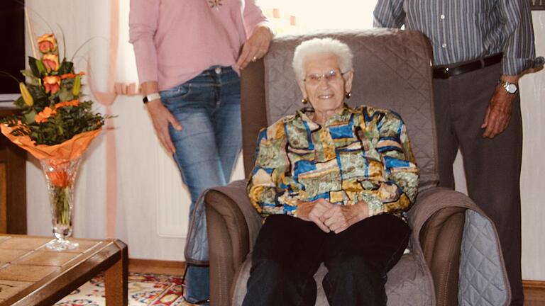Von links: Tochter Ursula Wegener-Leuerer, Jubilarin Elisabeth Braun und Ehemann Ernst.