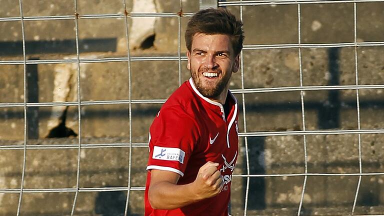 Manuel Duhnke bei seiner letzten sportlichen Station in Unterfranken: Das Bild entstand am 15. Juli 2014 nach einem Treffer des Karlstadters für den FC Würzburger Kickers im Regionalligaspiel gegen den SV Schalding-Heining.