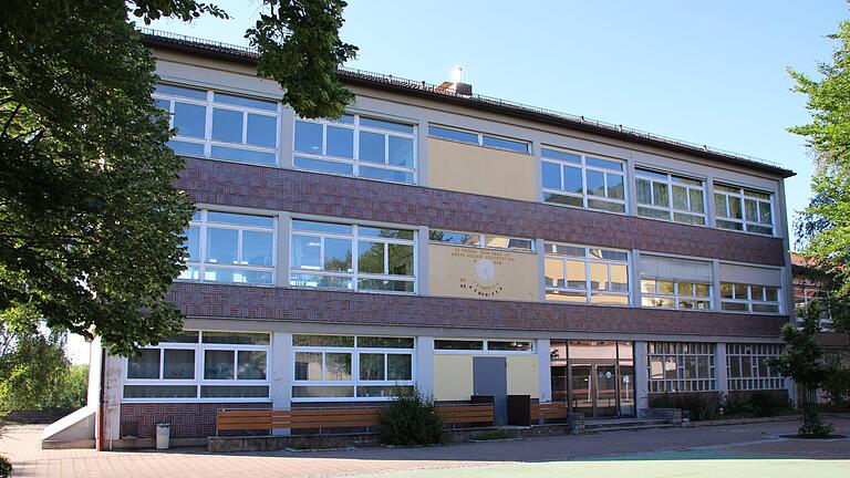 Bei einer Generalsanierung der Schlossbergschule gäbe es viel zu tun. Nicht alles könnte zufriedenstellend gelöst werden. Foto: Charlotte Wittnebel-Schmitz       -  Bei einer Generalsanierung der Schlossbergschule gäbe es viel zu tun. Nicht alles könnte zufriedenstellend gelöst werden. Foto: Charlotte Wittnebel-Schmitz